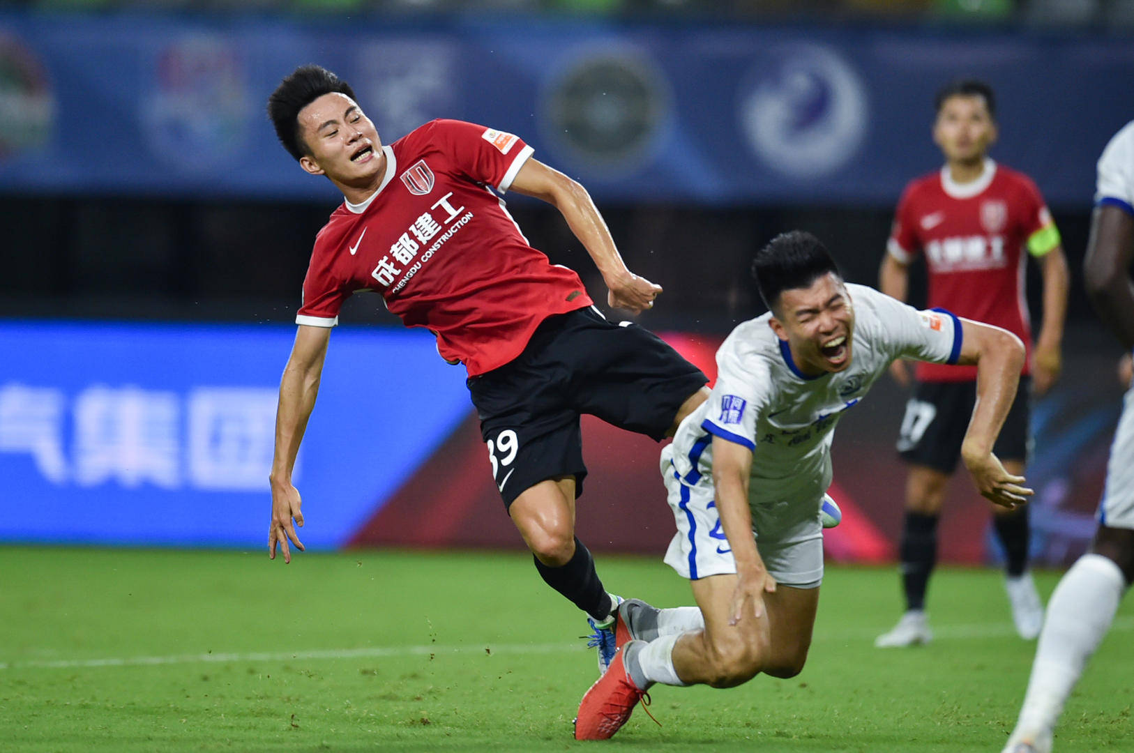 爱游戏-成都蓉城绝杀压哨备战欧篮联今夜奥兰多魔术扳平良机，网友：集结日底特律活塞调整名单以备足总杯的简单介绍